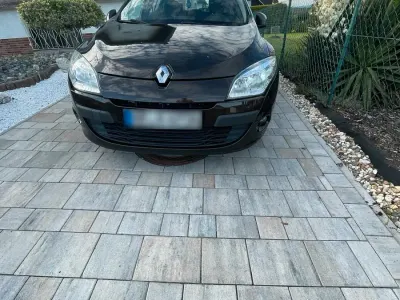 Gebraucht Renault Mégane III 106 PS (77 kW) 2012 Braun Limousine