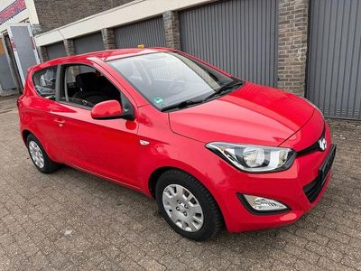 Gebraucht Hyundai i20 Edition 86 PS (63 kW) 2013 Rot Kleinwagen