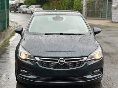 Używany Opel Astra Innovation 110 KM (80 kW) 2017 Zielony Sedan/Limuzyna