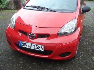 Gebraucht Toyota Aygo City 68 PS (50 kW) 2010 Rot Kleinwagen