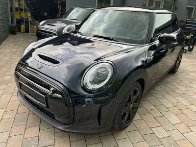 Gebraucht Mini Cooper SE 135 kW (184 PS) 2023 Enigmatic black metallic Kleinwagen