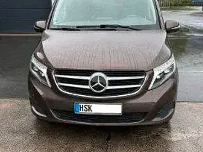 Używany Mercedes V250 190 KM (139 kW) 2015 Brązowy Minivan