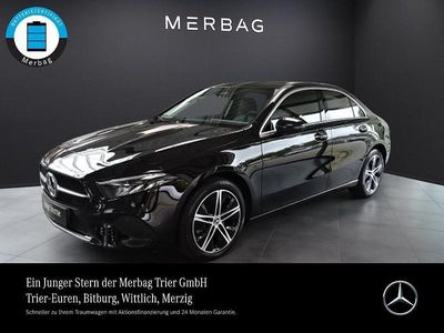 Kosmosschwarz metallic Gebraucht 2024 Mercedes A250 Progressive Limousine | 30.960 € (Fairer Preis)