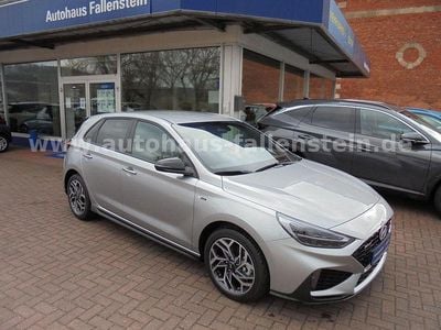 Neu Hyundai i30 N Line 101 PS (74 kW) 2025 Shimmering silver Limousine