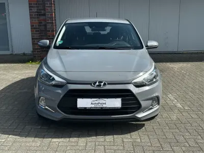 Gebraucht Hyundai i20 101 PS (74 kW) 2015 Grau Limousine