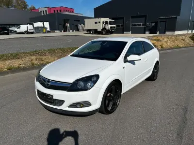 Brugt Opel Astra GTC 116 HK (85 kW) 2009 Hvid Sedan