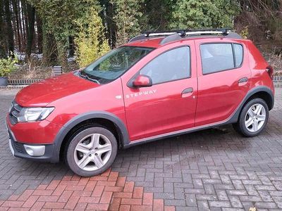 Rot Gebraucht 2016 Dacia Sandero Stepway Limousine | 5.700 € (Fairer Preis)