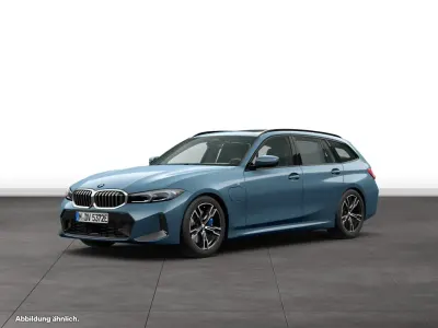 Gebraucht BMW 330e 292 PS (214 kW) 2025 Arctic race blue metallic Kombi