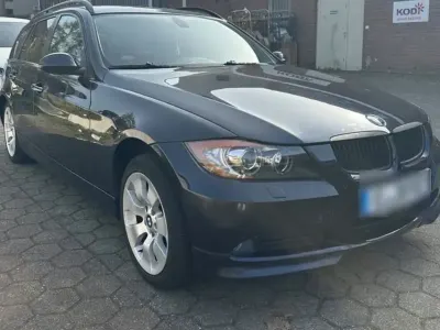 Gebraucht BMW 320 177 PS (130 kW) 2007 Blau Kombi