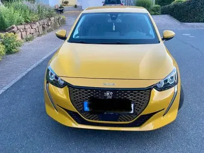 Gebraucht Peugeot e-208 Allure 100 kW (136 PS) 2020 Gelb Kleinwagen