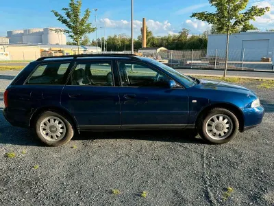 Gebraucht Audi A4 125 PS (91 kW) 1999 Blau Kombi
