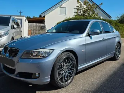 Gebraucht BMW 330 Sport Line 272 PS (200 kW) 2010 Blau Limousine