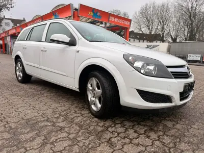 Używany Opel Astra 90 KM (66 kW) 2007 Biały Kombi