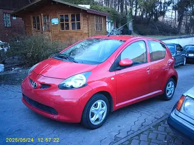 Gebraucht Toyota Aygo 68 PS (50 kW) 2006 Rot Kleinwagen