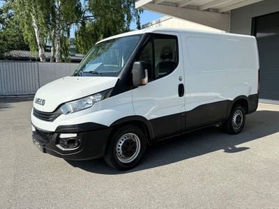 Weiß Gebraucht 2018 Iveco 35.12 Van | 12.000 €