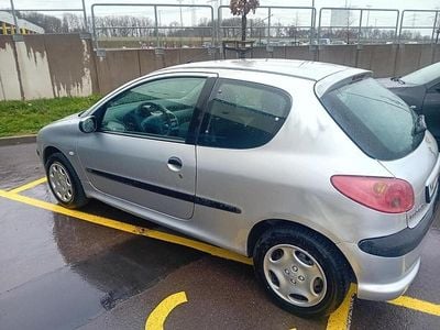 Gebraucht Peugeot 206 60 PS (44 kW) 2004 Silber Kleinwagen