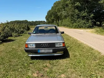 Gebraucht Audi 80 90 PS (66 kW) 1985 Silber Limousine