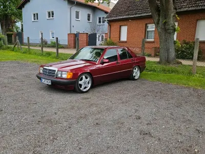 Gebraucht Mercedes 190 122 PS (89 kW) 1991 Rot Limousine