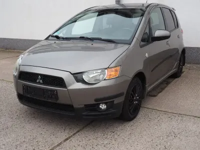 Gebraucht Mitsubishi Colt Motion 95 PS (69 kW) 2011 Grau Kleinwagen