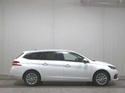 Gebraucht Peugeot 308 Allure 131 PS (96 kW) 2021 Weiss Kombi
