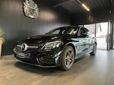Gebraucht Mercedes C180 AMG line 156 PS (114 kW) 2019 Obsidianschwarz  metallic Limousine