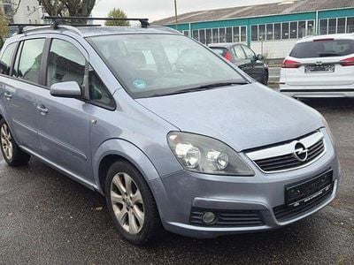 Grau Gebraucht 2006 Opel Zafira Van / Kleinbus | 1.900 € (Guter Preis)