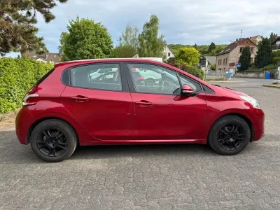Gebraucht Peugeot 208 Active 82 PS (60 kW) 2013 Rot Kleinwagen