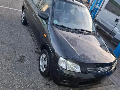 Gebraucht Mazda Demio 63 PS (46 kW) 2000 Schwarz Kleinwagen