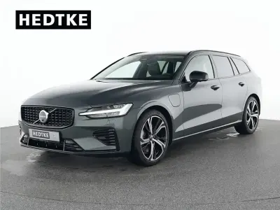 Gebraucht Volvo V60 Plus 350 PS (257 kW) 2025 Forest lake Kombi