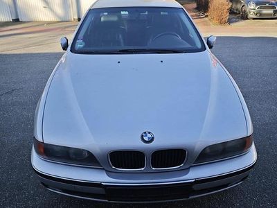 Second-hand BMW 523 170 CP (125 kW) 1999 Argintiu Berlinǎ