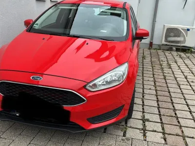 Gebraucht Ford Focus 102 PS (75 kW) 2015 Rot Kombi