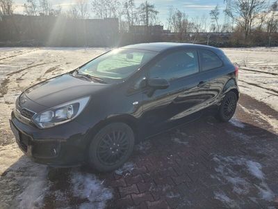 gebraucht Kia Rio 1.4 80KW/109PS, Automatik, LR Hzg/Shz/NAV, 8-fach bereift