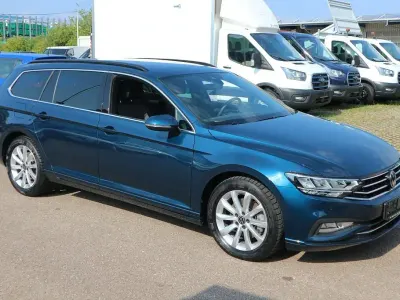 Gebraucht VW Passat Business 150 PS (110 kW) 2024 Blau Kombi