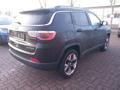 Diamond black metallic diamond black metallic Gebraucht 2018 Jeep Compass Limited SUV | 21.787 € (Etwas zu teuer)
