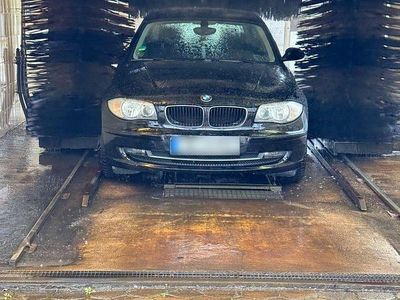 Gebraucht BMW 116 122 PS (89 kW) 2010 Schwarz Kleinwagen
