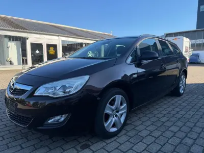 Gebraucht Opel Astra Design Edition 140 PS (102 kW) 2011 Braun Kombi