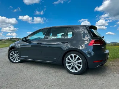 Gebraucht VW Golf VII 131 PS (96 kW) 2019 Grau Limousine