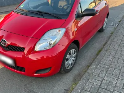 Usata Toyota Yaris 68 CV (50 kW) 2010 Rosso Utilitaria