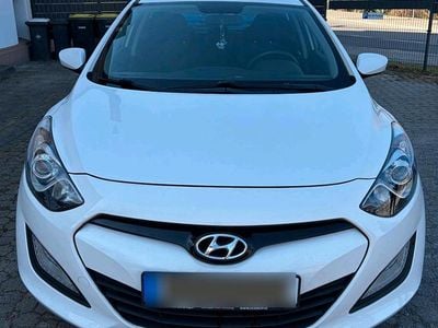 Gebraucht Hyundai i30 99 PS (72 kW) 2014 Weiß Limousine