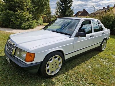 Gebraucht Mercedes 190 136 PS (100 kW) 1987 Weiß Limousine