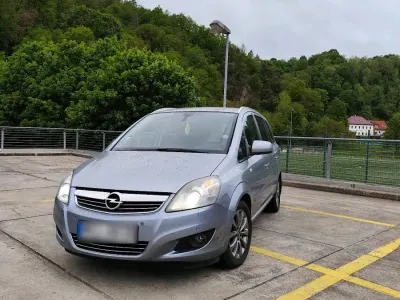 Używany Opel Zafira 140 KM (102 kW) 2010 Szary Minivan