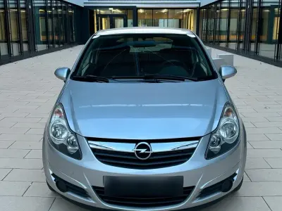 Gebraucht Opel Corsa Edition 69 PS (50 kW) 2010 Silber Kleinwagen