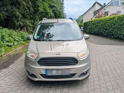 Gebraucht Ford Tourneo Courier Titanium 95 PS (69 kW) 2014 Silber Van / Kleinbus