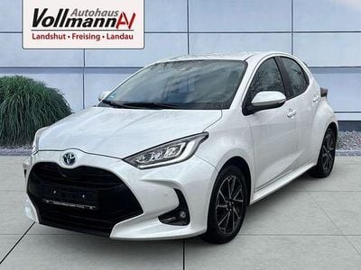 Gebraucht Toyota Yaris Hybrid Basis 116 PS (85 kW) 2022 Platinweiss metallic Limousine