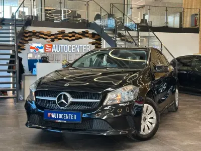 Używany Mercedes A180 109 KM (80 kW) 2018 Czarny Sedan/Limuzyna