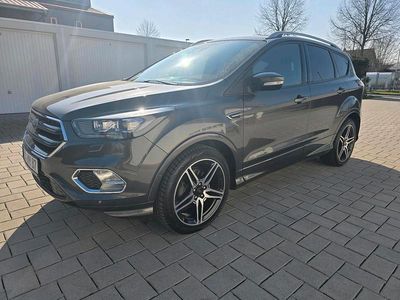 Gebraucht Ford Kuga 150 PS (110 kW) 2019 Grau SUV