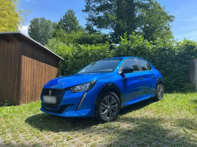 Gebraucht Peugeot e-208 Active 100 kW (136 PS) 2022 Blau Kleinwagen