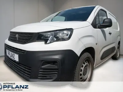 Gebraucht Peugeot Partner Premium 102 PS (75 kW) 2022 Weiss Van / Kleinbus