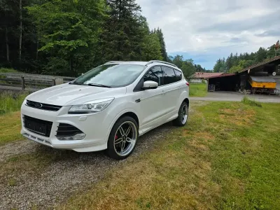 Gebraucht Ford Kuga Individual 179 PS (131 kW) 2015 Weiß SUV