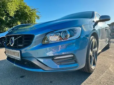 Gebraucht Volvo V60 R-Design 163 PS (119 kW) 2013 Blau Kombi
